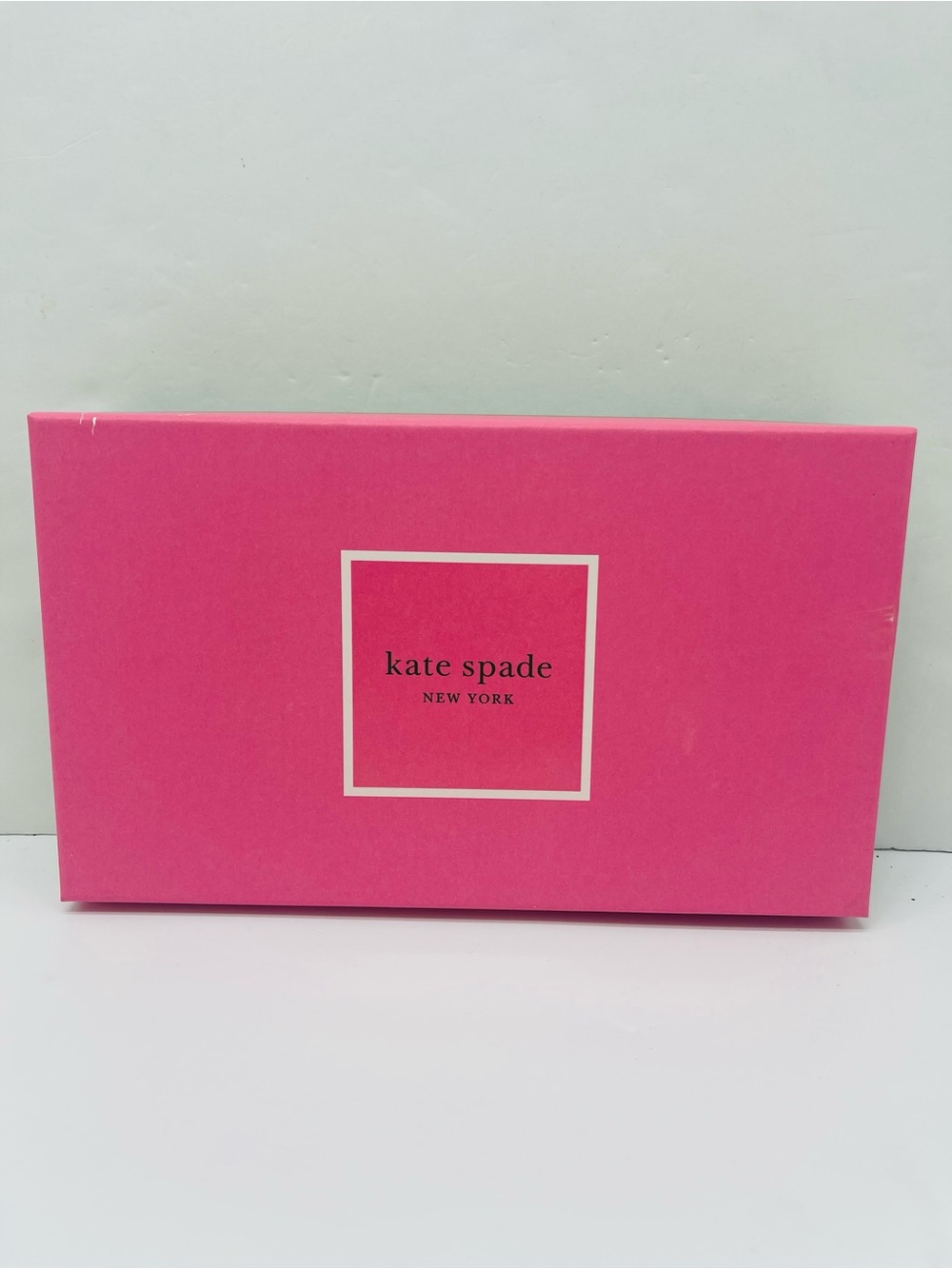 Kate Spade Bright Pink Gift Box - Picture 4 of 16